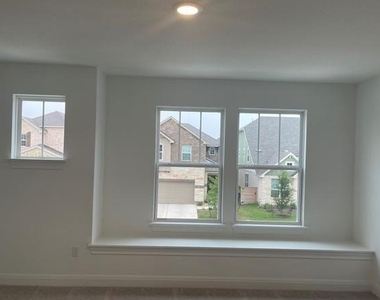 304 Harbors Ln - Photo Thumbnail 7