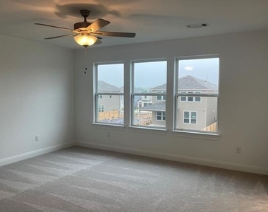 304 Harbors Ln - Photo Thumbnail 9