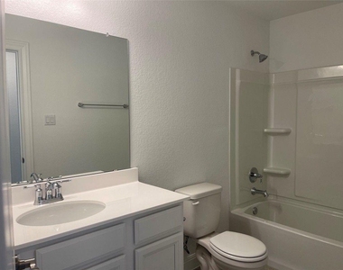 304 Harbors Ln - Photo Thumbnail 11