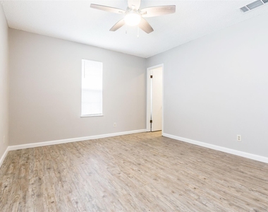 1209 Turtle Creek Blvd - Photo Thumbnail 10