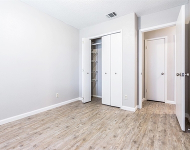 1209 Turtle Creek Blvd - Photo Thumbnail 8