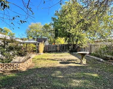 1209 Turtle Creek Blvd - Photo Thumbnail 13