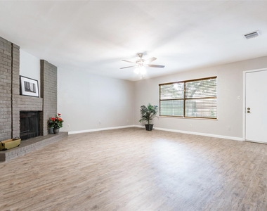 1209 Turtle Creek Blvd - Photo Thumbnail 2