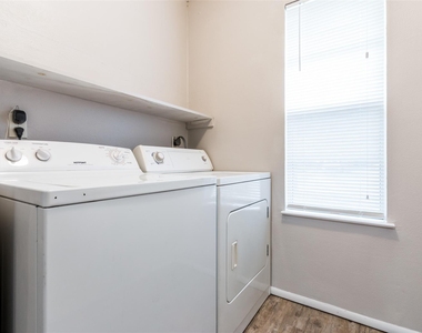 1209 Turtle Creek Blvd - Photo Thumbnail 6