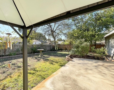 1209 Turtle Creek Blvd - Photo Thumbnail 12