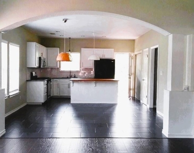 1704 S College St - Photo Thumbnail 1