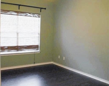 1704 S College St - Photo Thumbnail 8