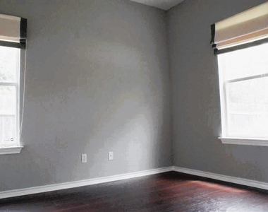 1704 S College St - Photo Thumbnail 9