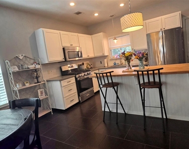 1704 S College St - Photo Thumbnail 10