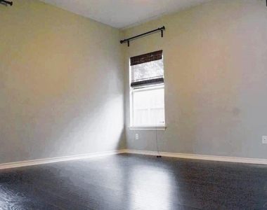 1704 S College St - Photo Thumbnail 7