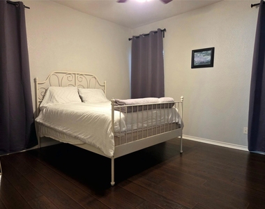 1704 S College St - Photo Thumbnail 15