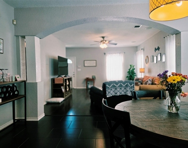 1704 S College St - Photo Thumbnail 9