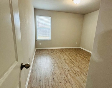 1311 Henry David Dr - Photo Thumbnail 6