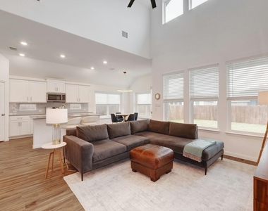 404 Mante Ct - Photo Thumbnail 1