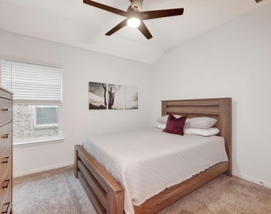 404 Mante Ct - Photo Thumbnail 16