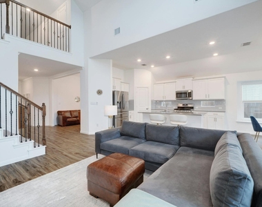 404 Mante Ct - Photo Thumbnail 2