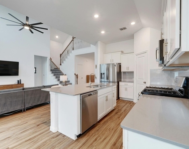 404 Mante Ct - Photo Thumbnail 9