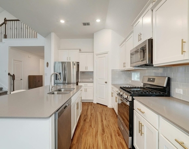 404 Mante Ct - Photo Thumbnail 8