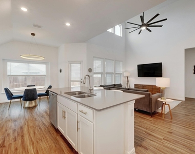 404 Mante Ct - Photo Thumbnail 7