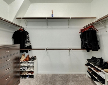 404 Mante Ct - Photo Thumbnail 14