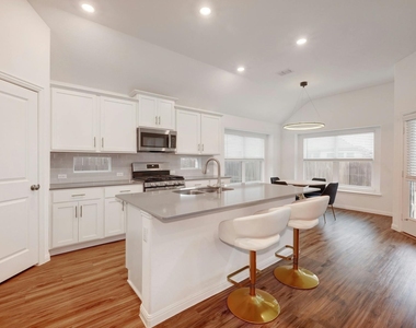 404 Mante Ct - Photo Thumbnail 6