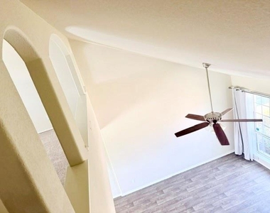 12717 Carillon Way - Photo Thumbnail 5