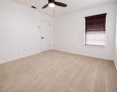 3844 Laurel Ridge Dr - Photo Thumbnail 10