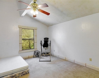 1712 Lakeshore Dr - Photo Thumbnail 8