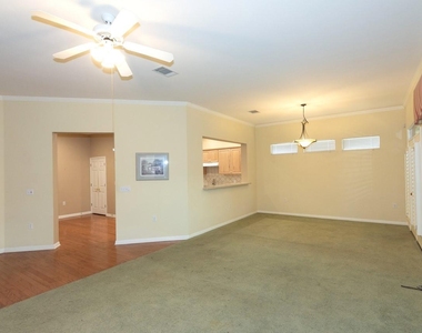 102 Harness Ln - Photo Thumbnail 5