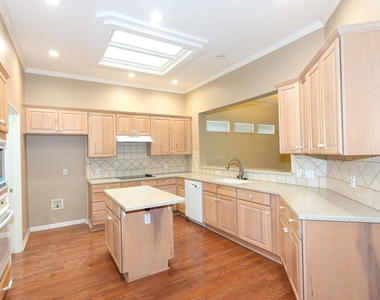 102 Harness Ln - Photo Thumbnail 9