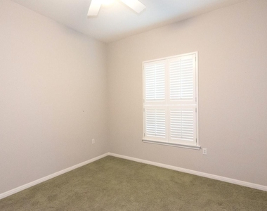 102 Harness Ln - Photo Thumbnail 11