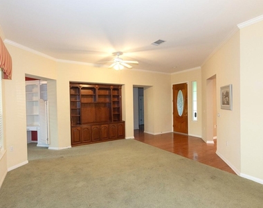 102 Harness Ln - Photo Thumbnail 3
