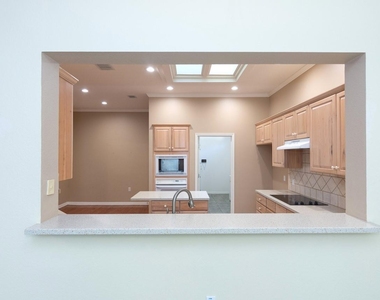 102 Harness Ln - Photo Thumbnail 10