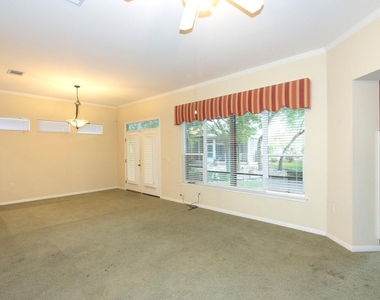 102 Harness Ln - Photo Thumbnail 4