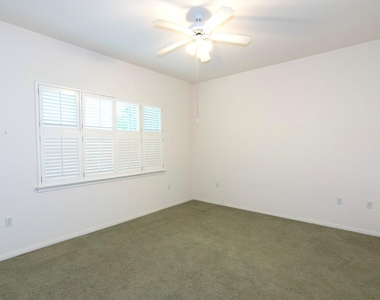 102 Harness Ln - Photo Thumbnail 13