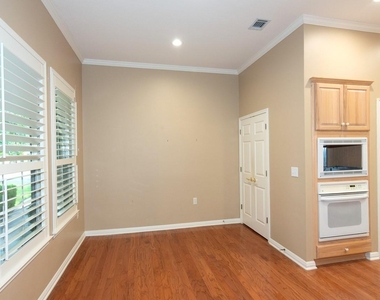 102 Harness Ln - Photo Thumbnail 6