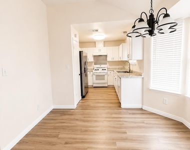501 Amaryllis Ave - Photo Thumbnail 4