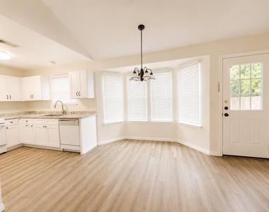 501 Amaryllis Ave - Photo Thumbnail 2