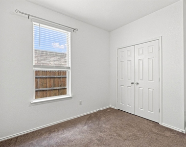 100 Bennington Dr - Photo Thumbnail 15