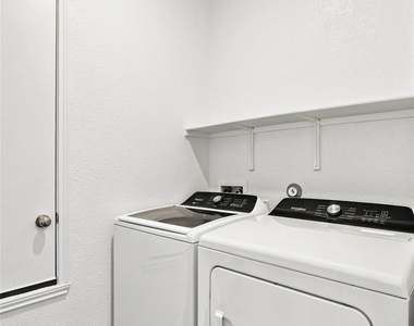 100 Bennington Dr - Photo Thumbnail 18