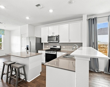 100 Bennington Dr - Photo Thumbnail 8