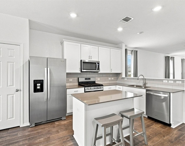 100 Bennington Dr - Photo Thumbnail 10