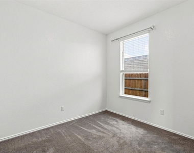 100 Bennington Dr - Photo Thumbnail 14