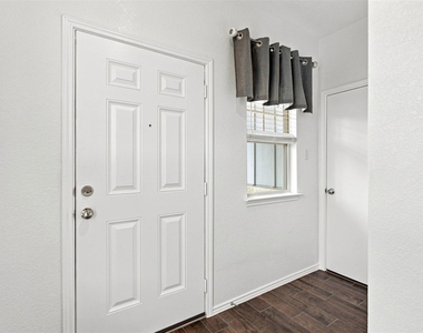100 Bennington Dr - Photo Thumbnail 3