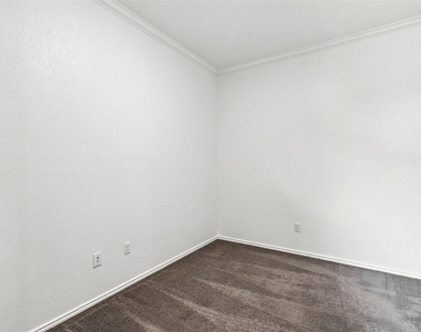 100 Bennington Dr - Photo Thumbnail 4