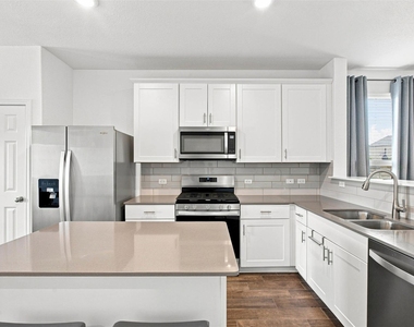 100 Bennington Dr - Photo Thumbnail 9