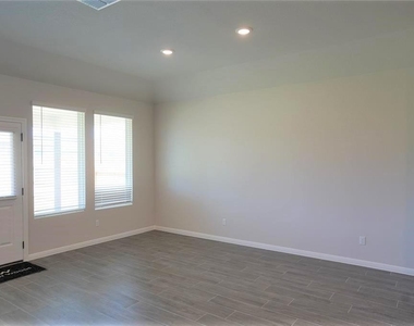 303 Bear Oak St - Photo Thumbnail 8