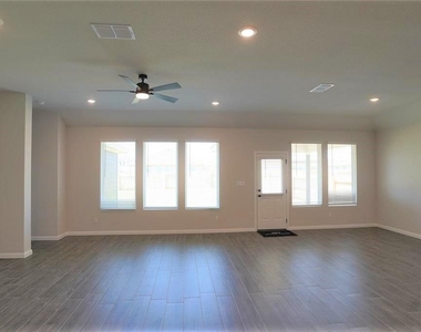 303 Bear Oak St - Photo Thumbnail 7