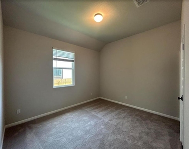 303 Bear Oak St - Photo Thumbnail 13