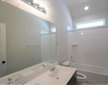 303 Bear Oak St - Photo Thumbnail 18